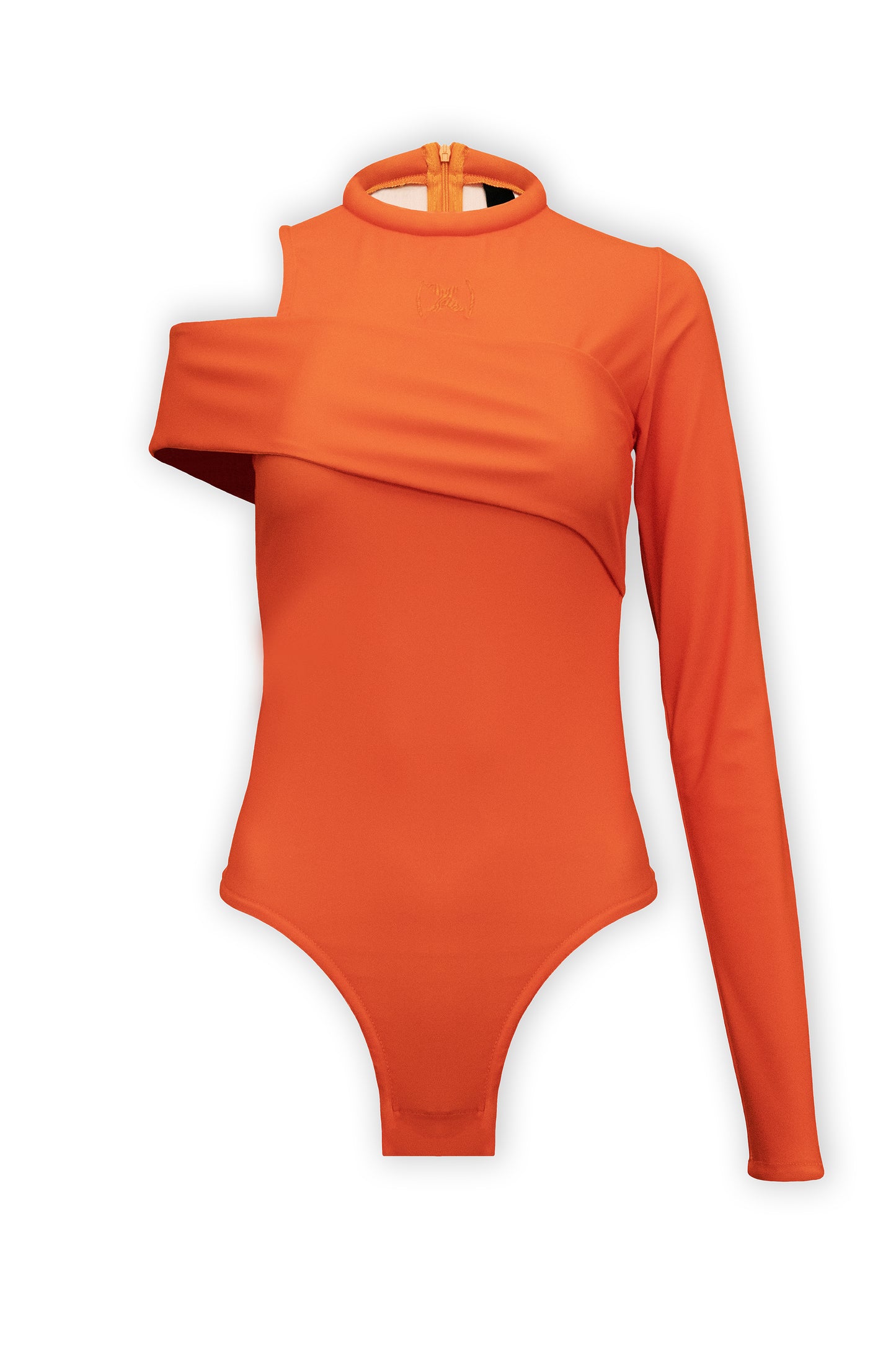 The avant-garde design of the bodysuit Scarlet is with one sleeve, chest detail, a neck rope and embroidery. The elastic material adapts to the body shape and emphasizes its curves. The bodysuit photograph is from the front on a white background.